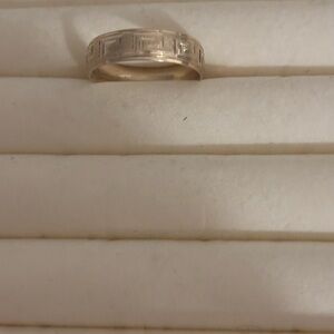 Elegant Silver Men's Ring